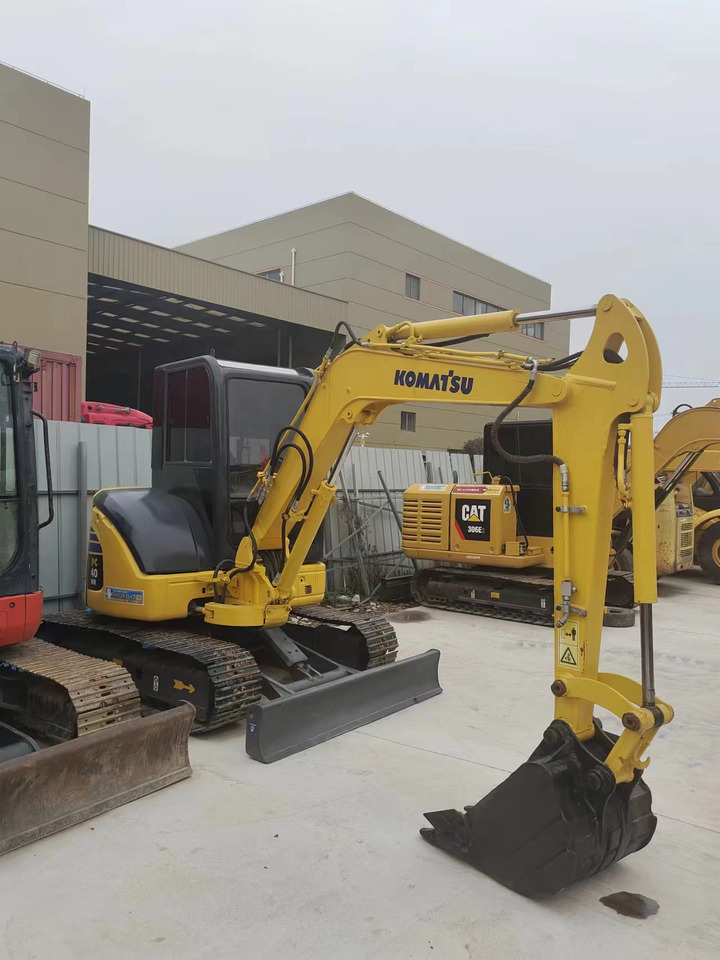 KOMATSU PC40MR - Mini escavadeira: foto 1 KOMATSU PC40MR - Mini escavadeira: foto 1