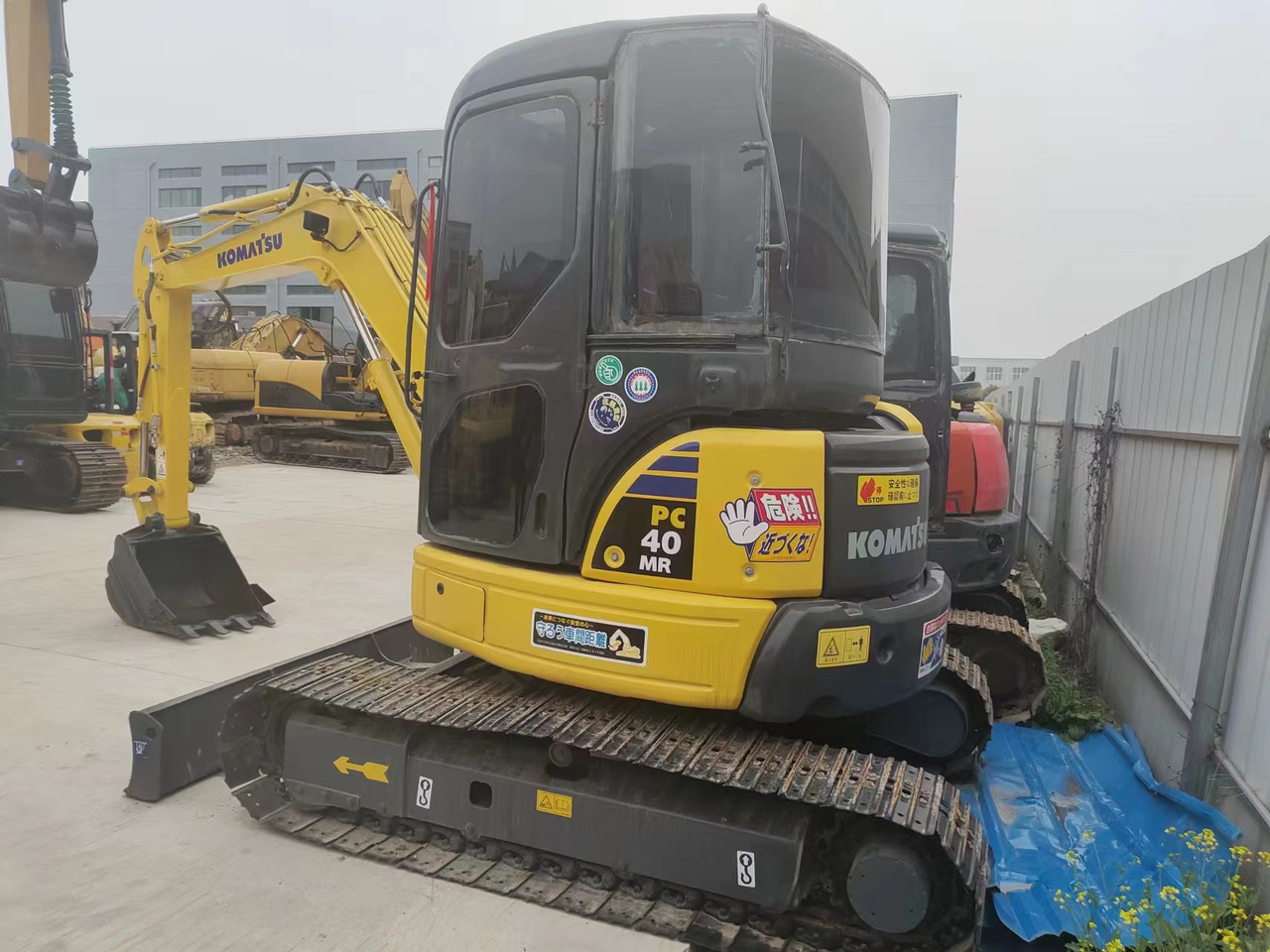 KOMATSU PC40MR - Mini escavadeira: foto 2 KOMATSU PC40MR - Mini escavadeira: foto 2