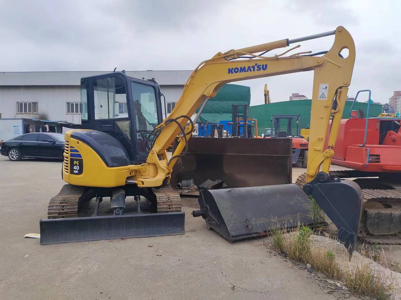KOMATSU PC40MR - Mini escavadeira: foto 3 KOMATSU PC40MR - Mini escavadeira: foto 3