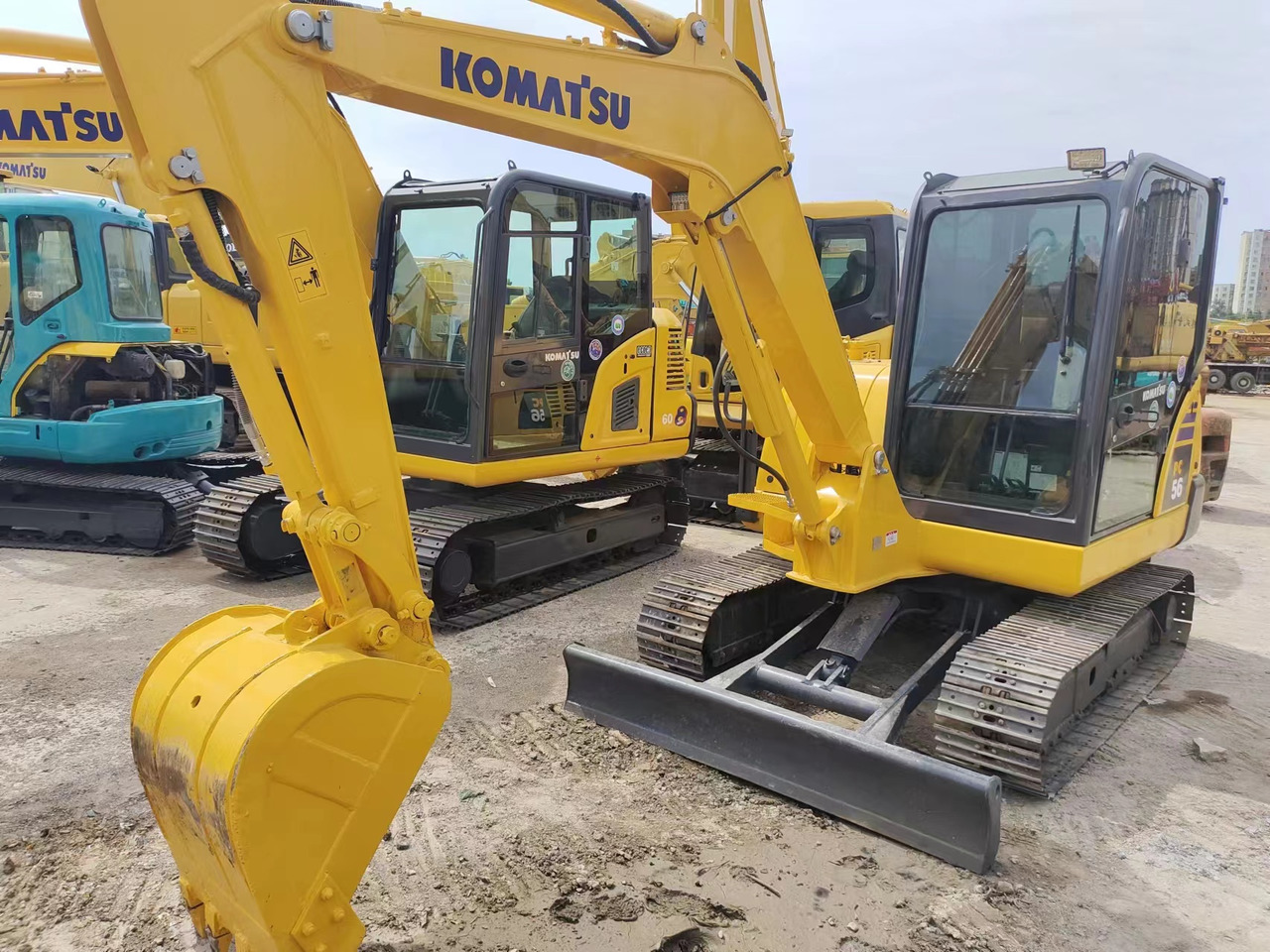 Mini escavadeira KOMATSU PC56-7: foto 6