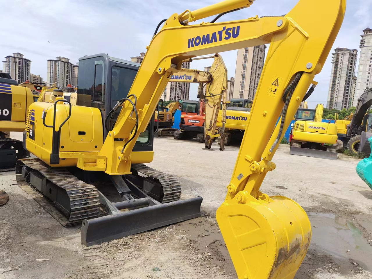 KOMATSU PC56-7 - Mini escavadeira: foto 2 KOMATSU PC56-7 - Mini escavadeira: foto 2