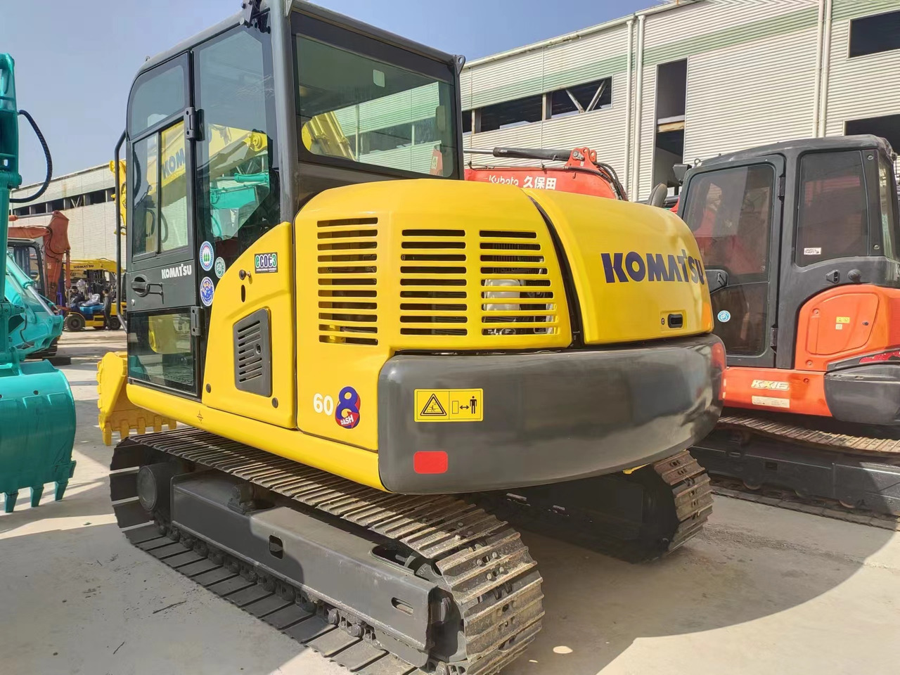 KOMATSU PC60-8 - Mini escavadeira: foto 1 KOMATSU PC60-8 - Mini escavadeira: foto 1