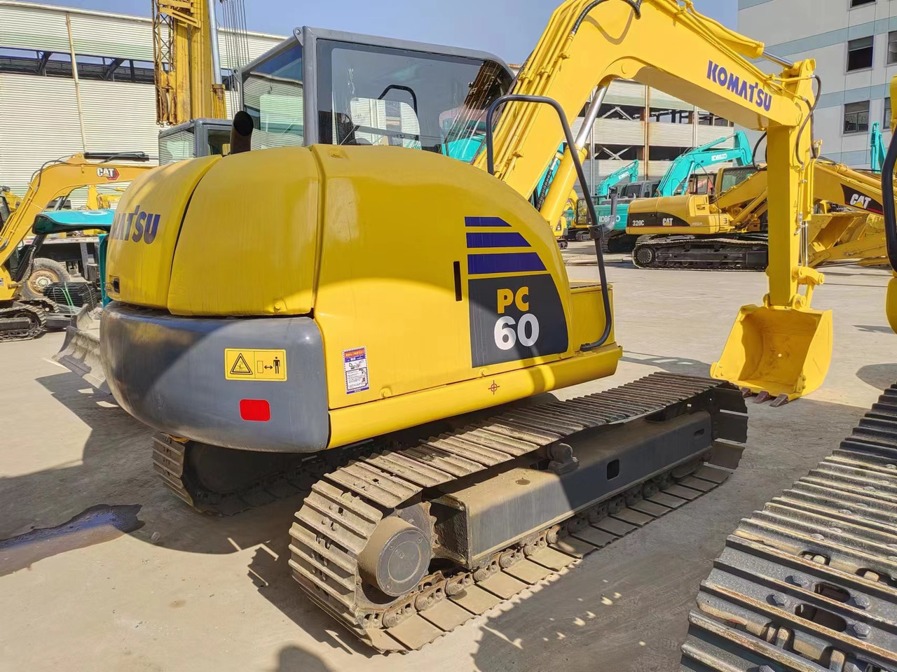 KOMATSU PC60-8 - Mini escavadeira: foto 1 KOMATSU PC60-8 - Mini escavadeira: foto 1