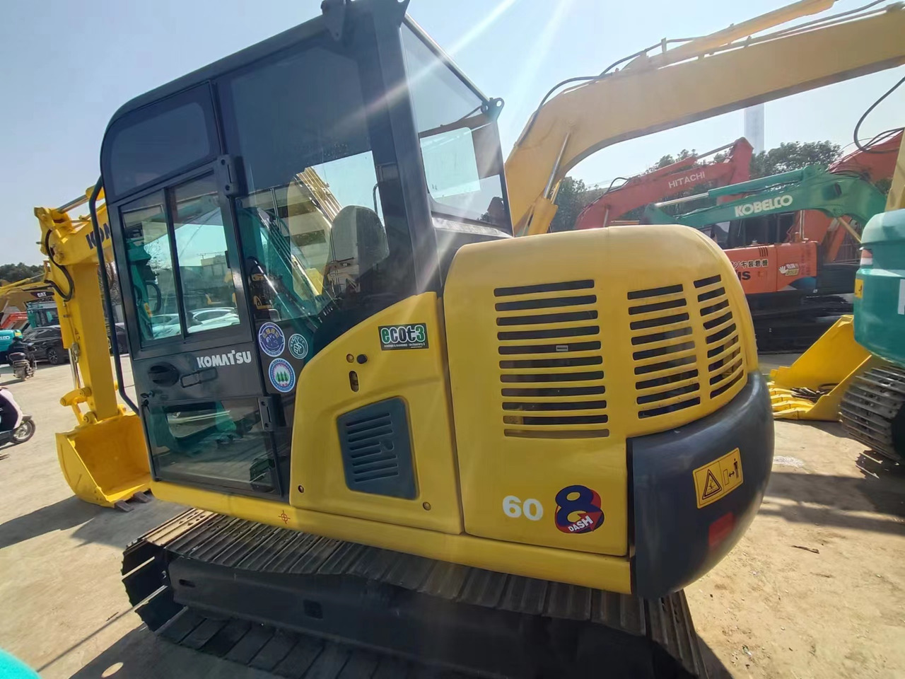 KOMATSU PC60-8 - Mini escavadeira: foto 3 KOMATSU PC60-8 - Mini escavadeira: foto 3