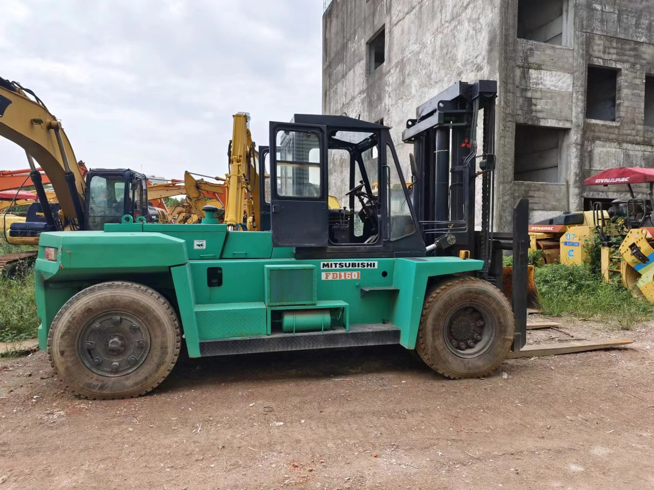 MITSUBISHI 16ton diesel forklift Japan made - Empilhador a diesel: foto 2 MITSUBISHI 16ton diesel forklift Japan made - Empilhador a diesel: foto 2