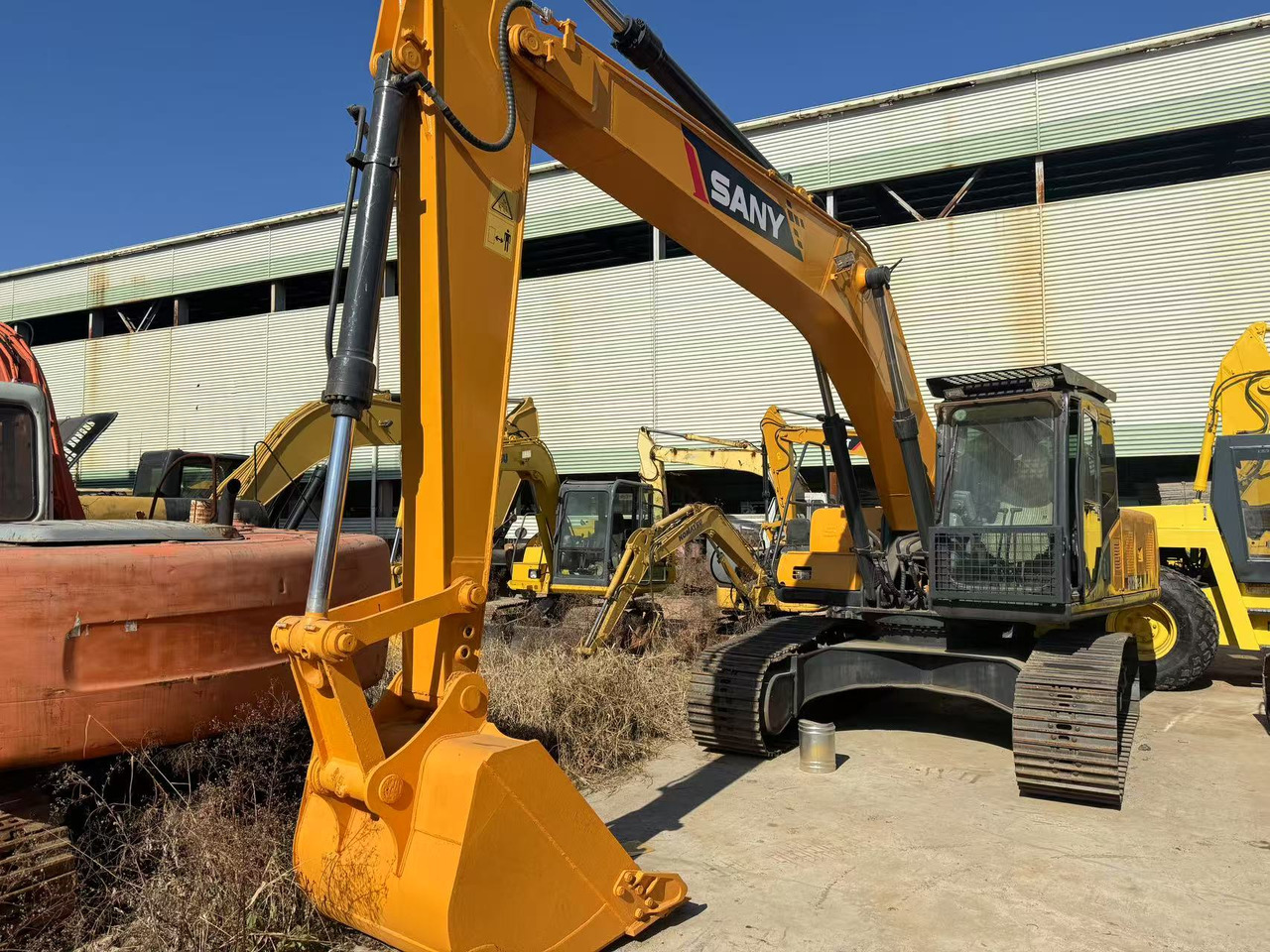 SANY SY215C - Escavadora de rastos: foto 1 SANY SY215C - Escavadora de rastos: foto 1