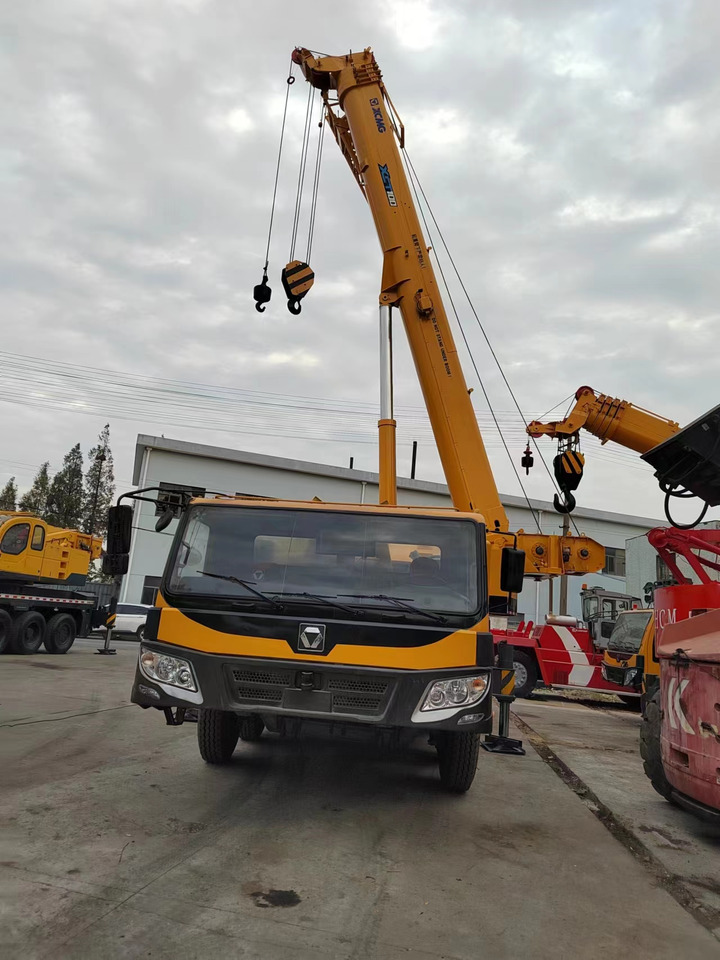 XCMG QY70K good condition QY25K QY50K QY100K QY130K China brand mobile crane - Grua móvel: foto 2 XCMG QY70K good condition QY25K QY50K QY100K QY130K China brand mobile crane - Grua móvel: foto 2