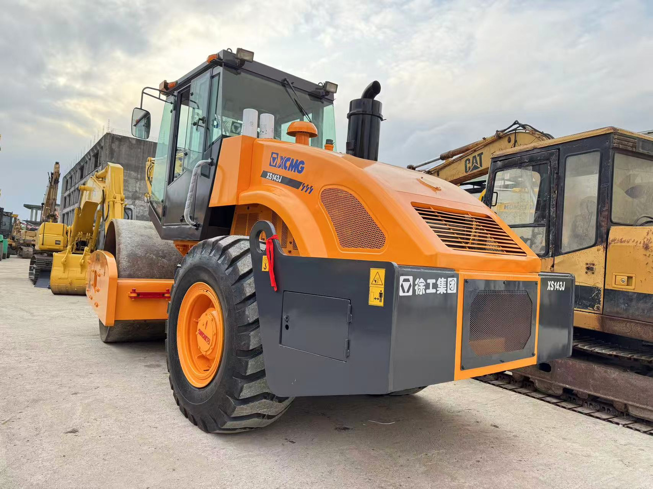XCMG XS143J - Compactador de asfalto: foto 2 XCMG XS143J - Compactador de asfalto: foto 2