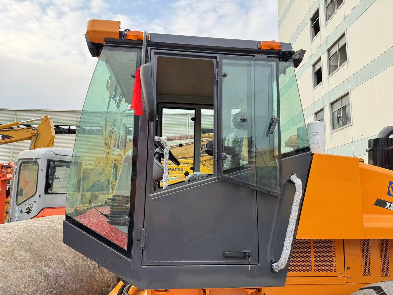 XCMG XS143J - Compactador de asfalto: foto 4 XCMG XS143J - Compactador de asfalto: foto 4