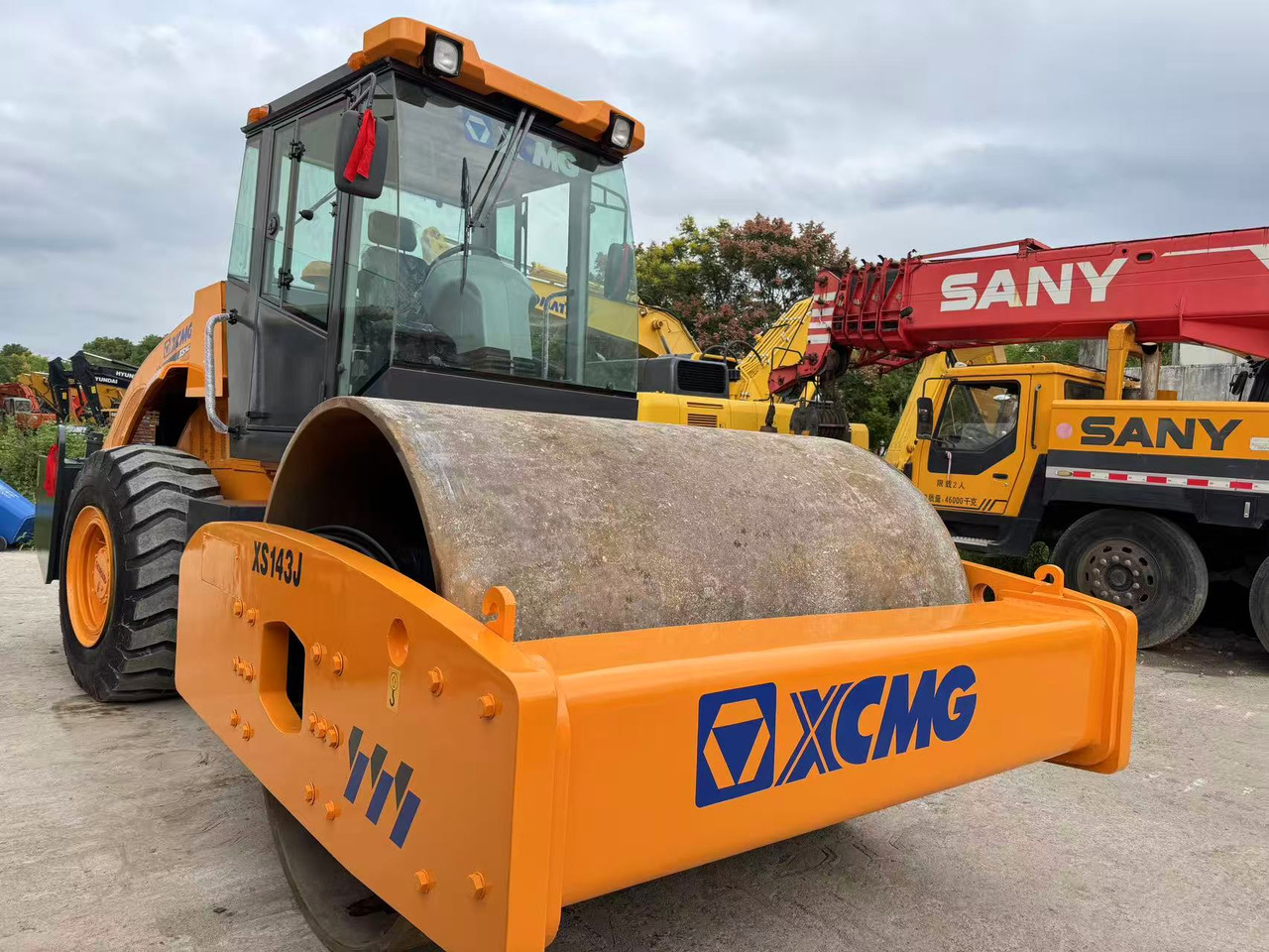 XCMG XS143J - Compactador de asfalto: foto 1 XCMG XS143J - Compactador de asfalto: foto 1