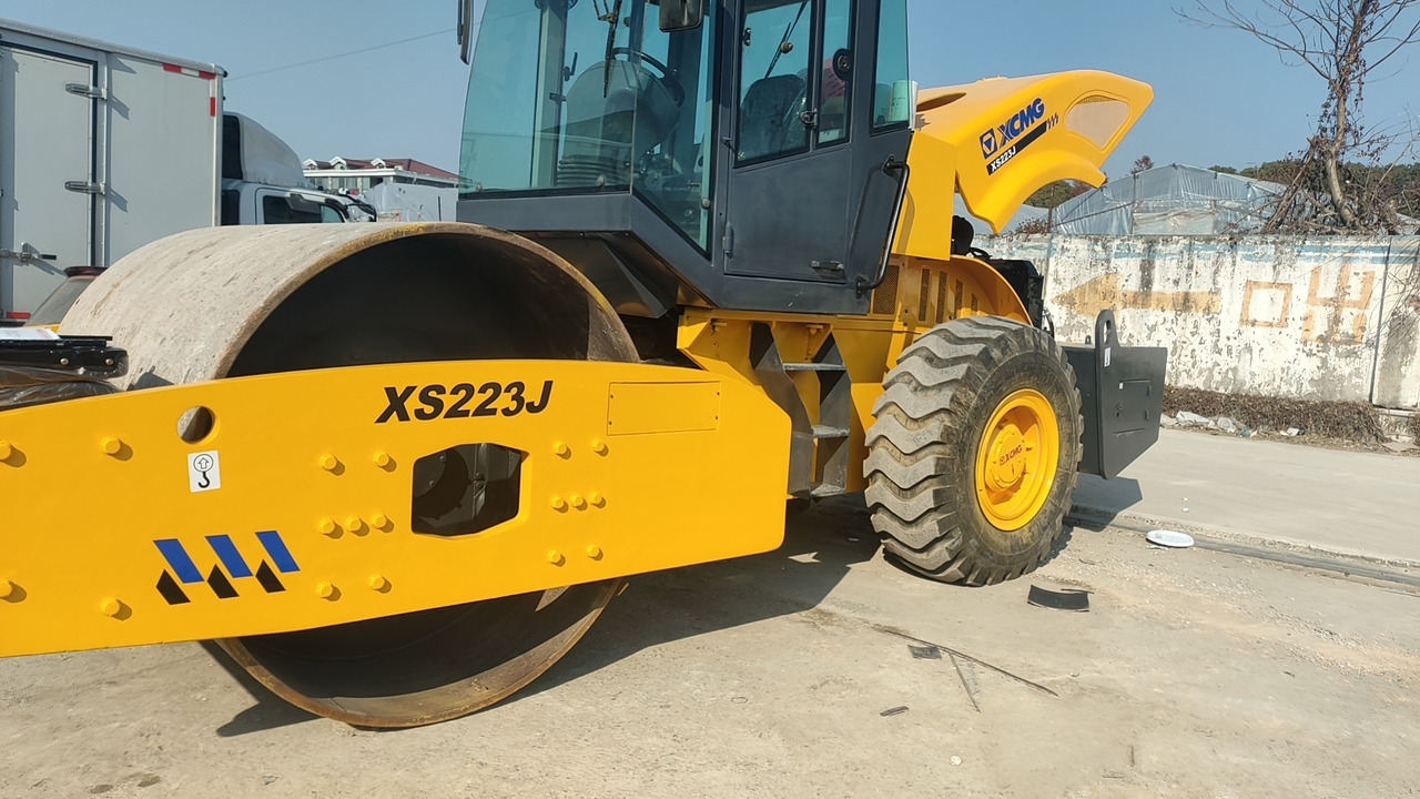 XCMG XS223J - Compactador de asfalto: foto 3 XCMG XS223J - Compactador de asfalto: foto 3