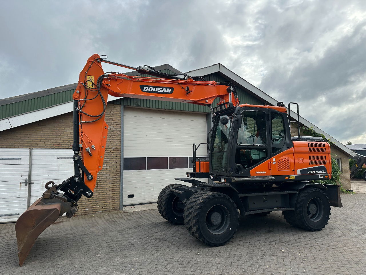 Doosan DX140W-5 - Escavadeira de rodas: foto 2 Doosan DX140W-5 - Escavadeira de rodas: foto 2