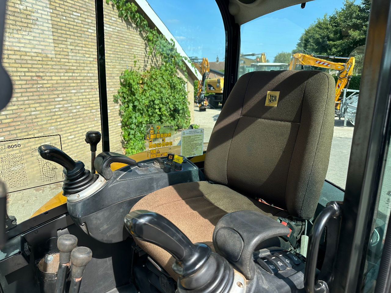 Mini escavadeira JCB 8050: foto 10 Mini escavadeira JCB 8050: foto 10
