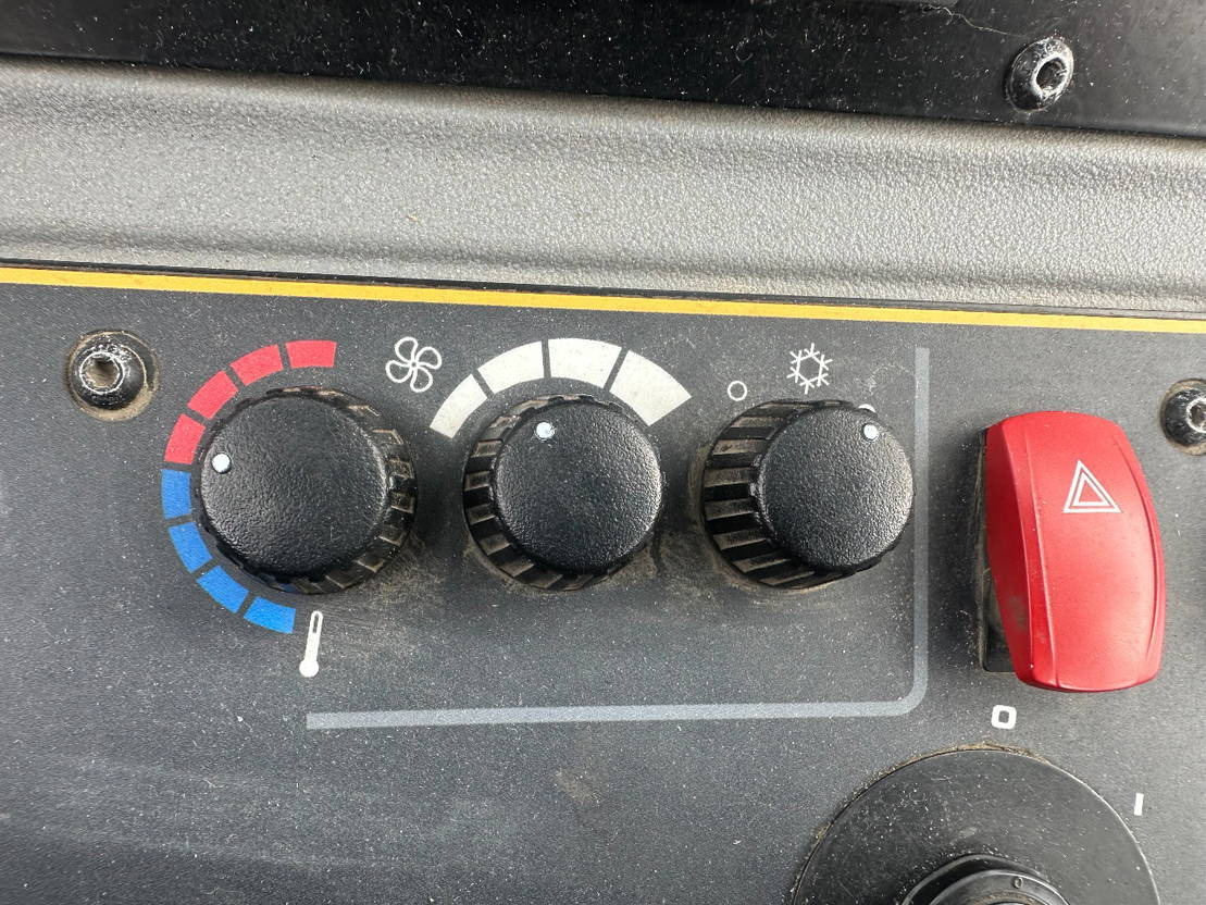 Pá carregadora telescópica JCB TM220 SV A: foto 15 Pá carregadora telescópica JCB TM220 SV A: foto 15