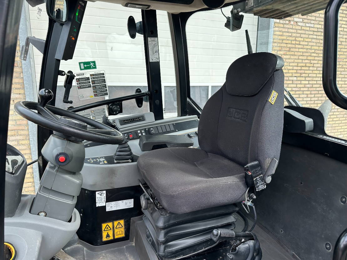 Pá carregadora telescópica JCB TM220 SV A: foto 12 Pá carregadora telescópica JCB TM220 SV A: foto 12