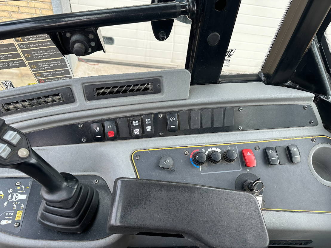 Pá carregadora telescópica JCB TM220 SV A: foto 14 Pá carregadora telescópica JCB TM220 SV A: foto 14