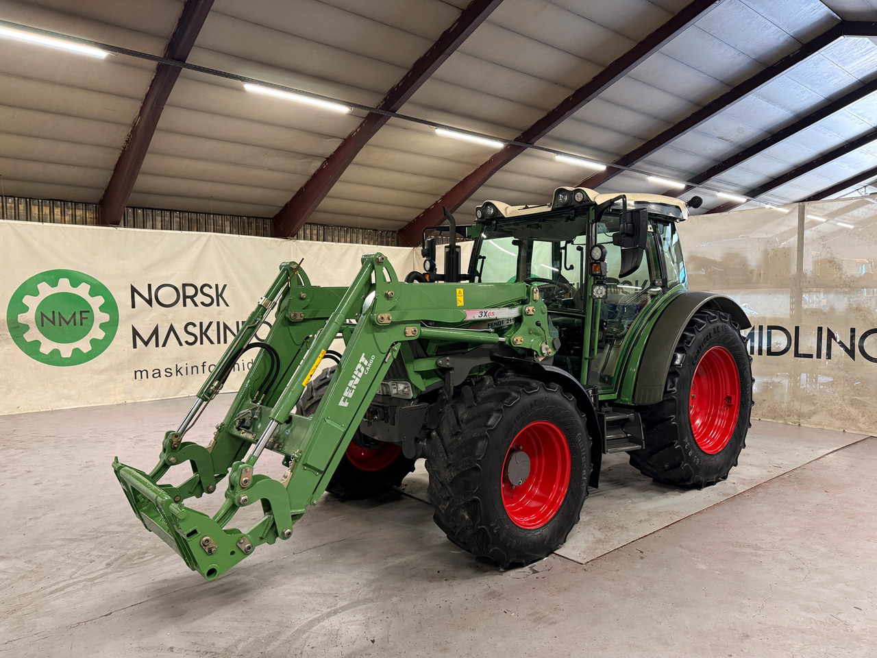 Fendt 211 Vario TMS - Trator: foto 1 Fendt 211 Vario TMS - Trator: foto 1