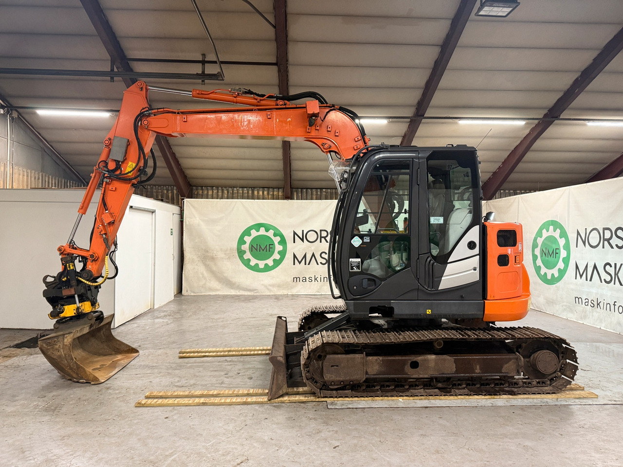 Hitachi ZX85US-5A - Escavadora de rastos: foto 2 Hitachi ZX85US-5A - Escavadora de rastos: foto 2