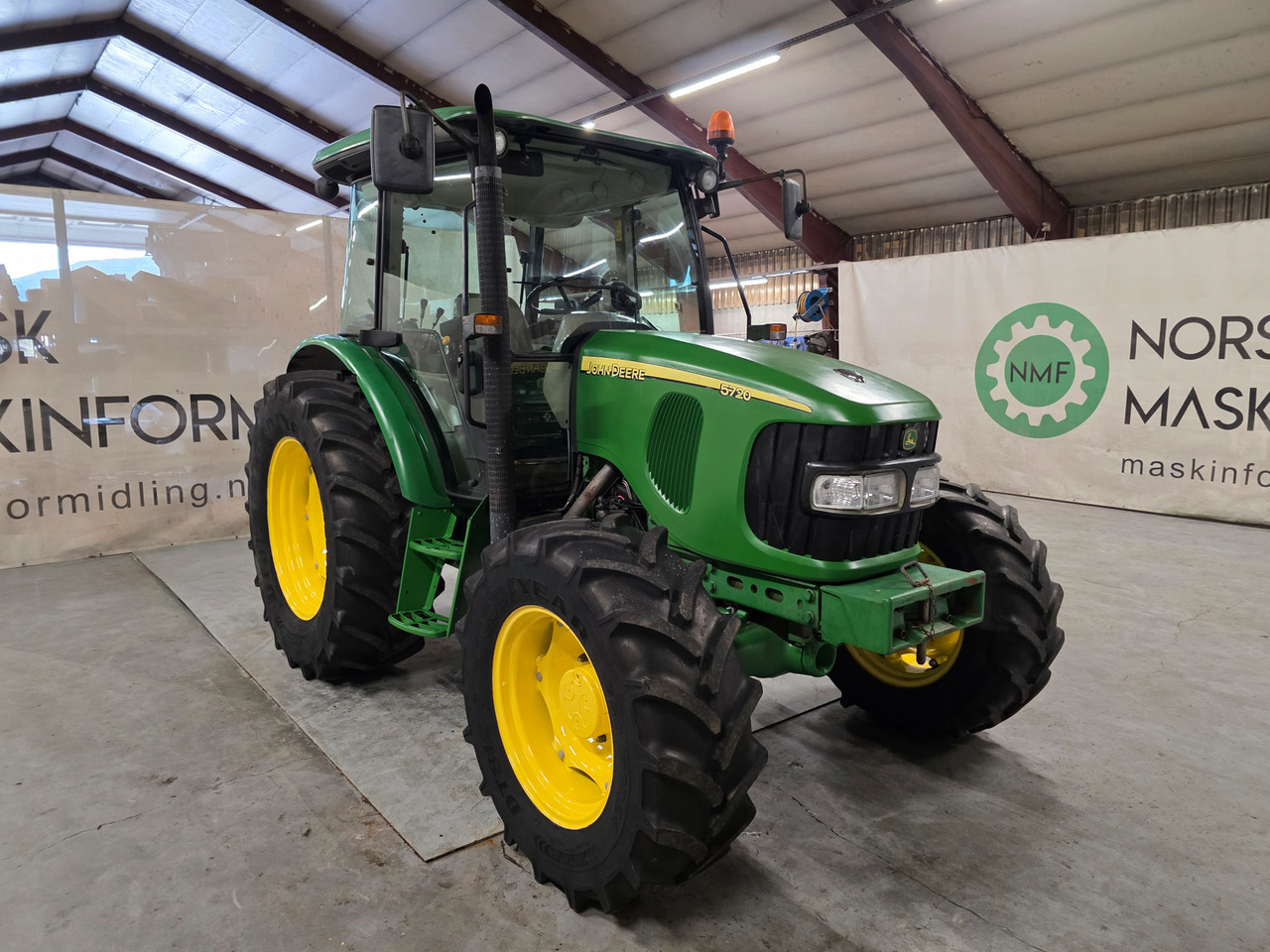 Trator John Deere 5720: foto 8
