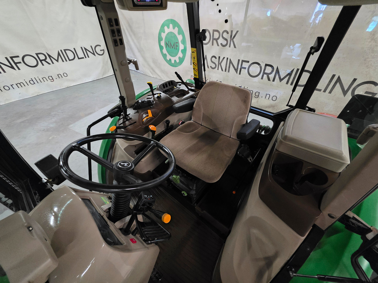 Trator John Deere 5720: foto 12