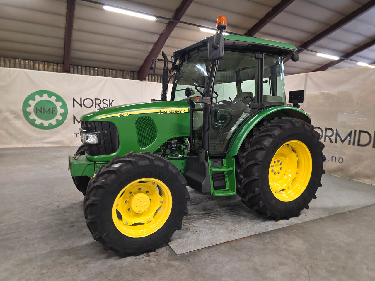 John Deere 5720 - Trator: foto 1 John Deere 5720 - Trator: foto 1