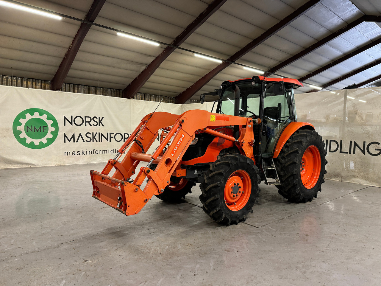 Trator Kubota M9960: foto 1