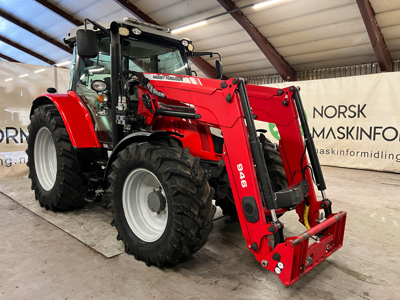 Massey Ferguson 5613 Dyna 6 - Trator: foto 4 Massey Ferguson 5613 Dyna 6 - Trator: foto 4