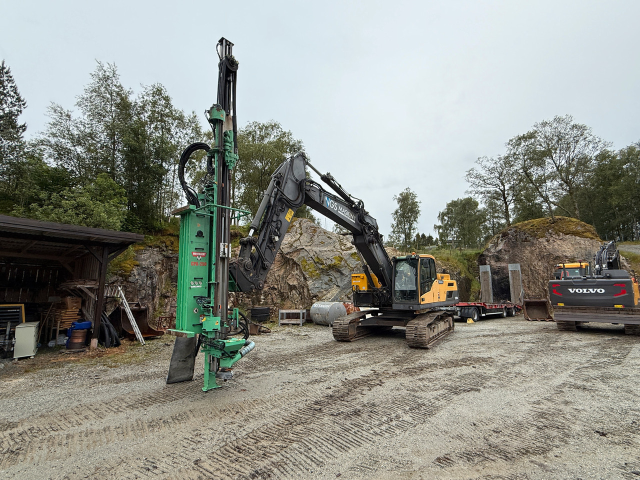 Volvo EC250DL med Montabert tårn - Escavadora de rastos: foto 1 Volvo EC250DL med Montabert tårn - Escavadora de rastos: foto 1