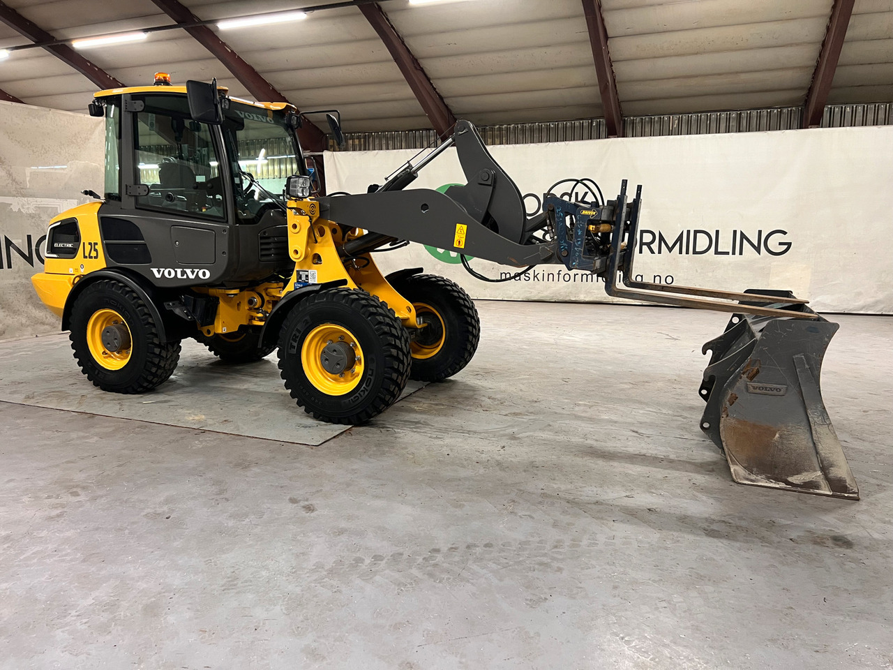 Volvo JL25H - Pá carregadora de rodas: foto 5 Volvo JL25H - Pá carregadora de rodas: foto 5