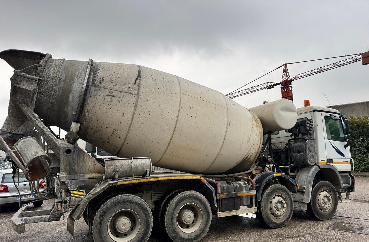Autobetoniera Armec PHY120 su telaio Mercedes-Benz - Camião betoneira: foto 4 Autobetoniera Armec PHY120 su telaio Mercedes-Benz - Camião betoneira: foto 4