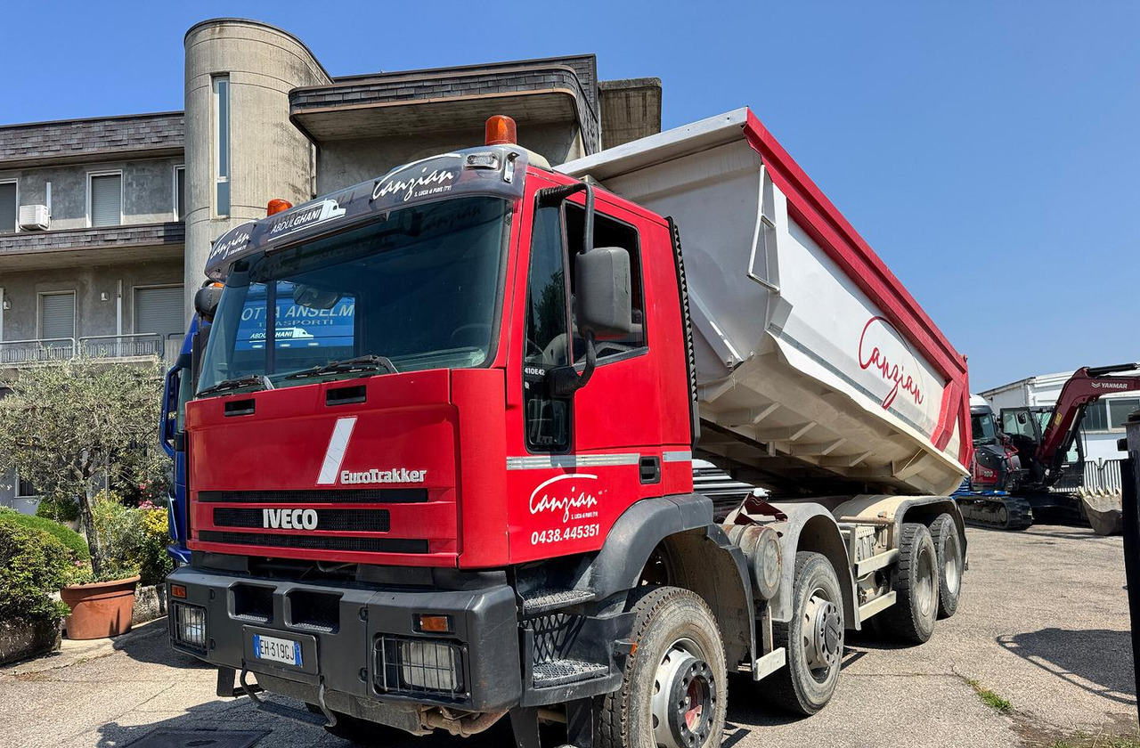 IVECO TRAKKER 420 - 8X4 - Camião basculante: foto 2 IVECO TRAKKER 420 - 8X4 - Camião basculante: foto 2