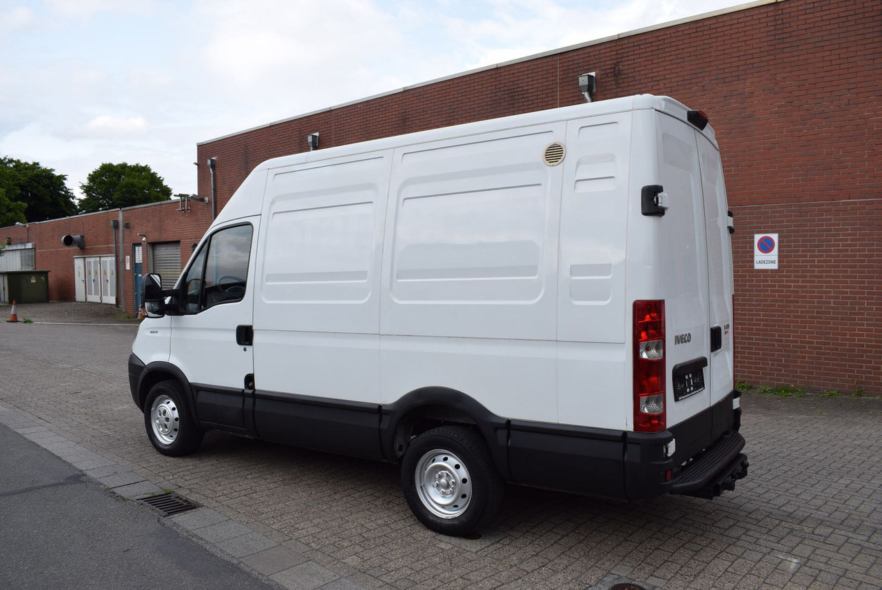 Iveco Daily 35 S 14L2H2 AHK Regale Standheizung - Furgão: foto 4 Iveco Daily 35 S 14L2H2 AHK Regale Standheizung - Furgão: foto 4
