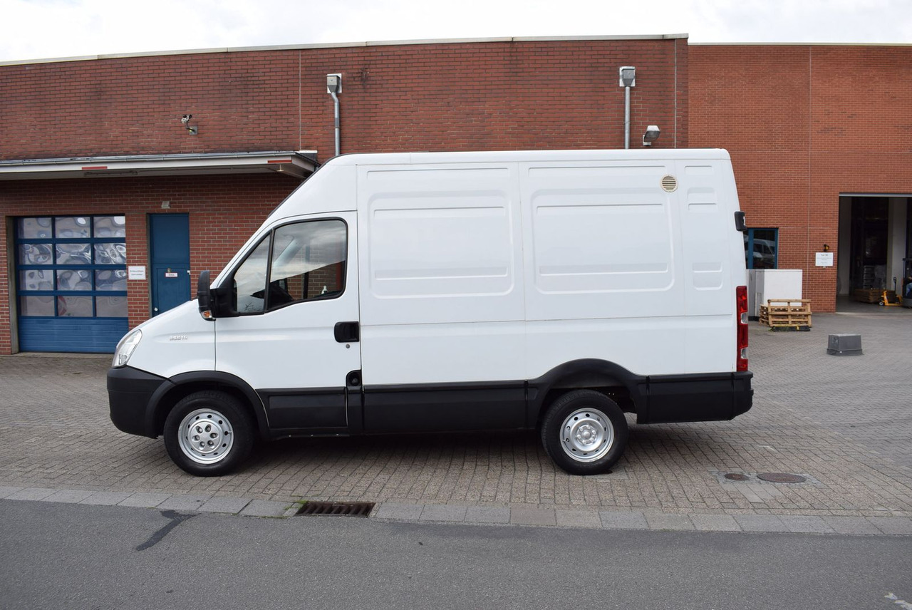 Iveco Daily 35 S 14L2H2 AHK Regale Standheizung - Furgão: foto 3 Iveco Daily 35 S 14L2H2 AHK Regale Standheizung - Furgão: foto 3