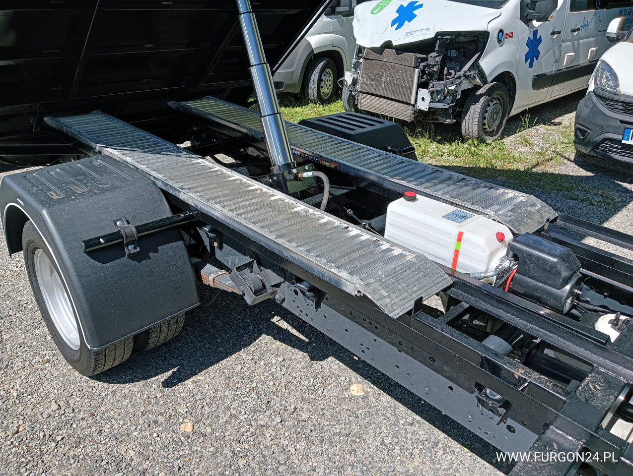 Carrinha basculante IVECO DAILY 35C14 WYWROTKA KIPER Z NAJAZDAMI NR 841: foto 7 Carrinha basculante IVECO DAILY 35C14 WYWROTKA KIPER Z NAJAZDAMI NR 841: foto 7