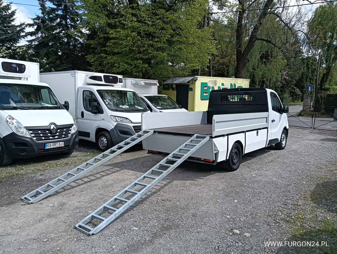 RENAULT TRAFIC SKRZYNIA PAKA Z NAJAZDAMI I PÓŁKAMI NR 689 - Carrinha de caixa aberta: foto 4 RENAULT TRAFIC SKRZYNIA PAKA Z NAJAZDAMI I PÓŁKAMI NR 689 - Carrinha de caixa aberta: foto 4
