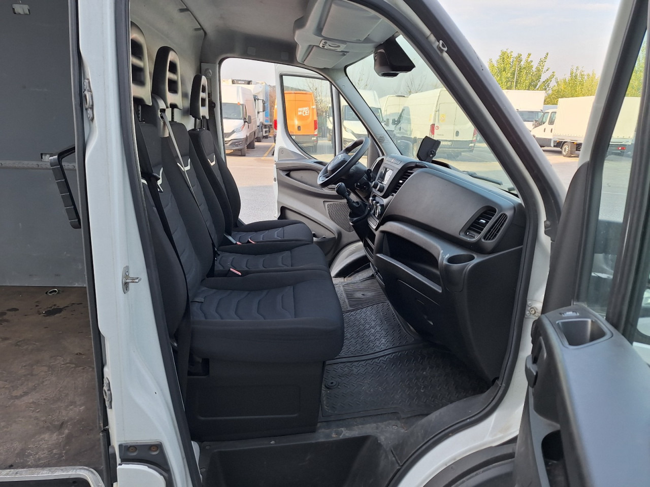 IVECO Daily 35S14 16m3 - Furgão: foto 5 IVECO Daily 35S14 16m3 - Furgão: foto 5