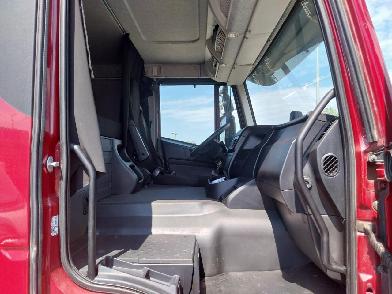 Locação financeira de IVECO Stralis AS440S40TP IVECO Stralis AS440S40TP: foto 7