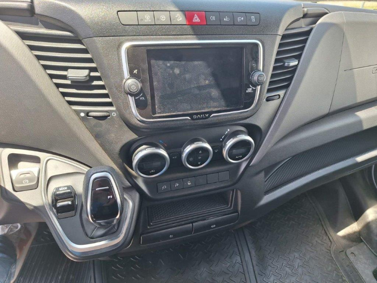 IVECO 35S14E/P - Furgão, Carrinha elétrica: foto 2 IVECO 35S14E/P - Furgão, Carrinha elétrica: foto 2