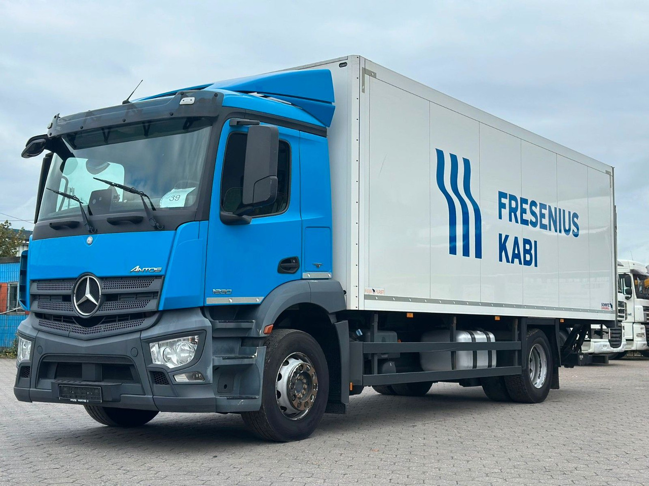 Mercedes-Benz Antos 1830+Isolierkoffer - Camião furgão: foto 1 Mercedes-Benz Antos 1830+Isolierkoffer - Camião furgão: foto 1