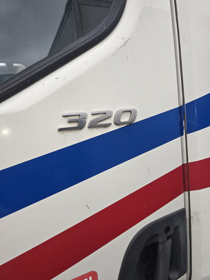DAF LF 320 - Camião furgão: foto 2 DAF LF 320 - Camião furgão: foto 2