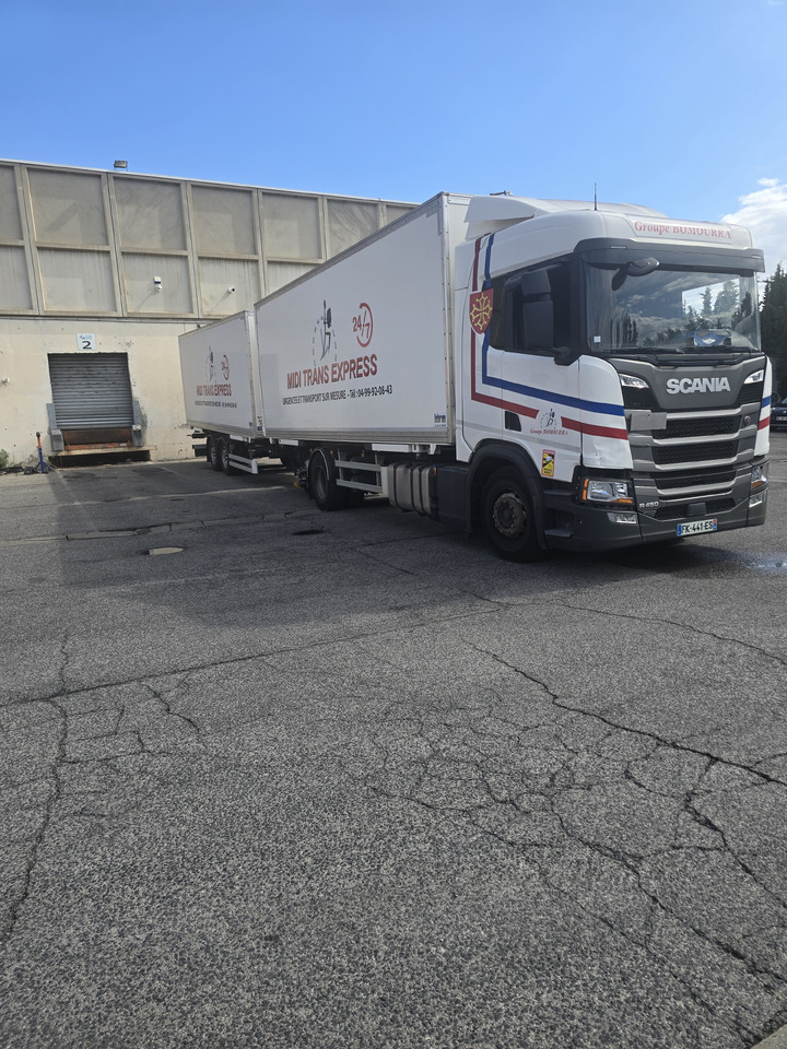 SCANIA R 450 - Camião transportador de contêineres/ Caixa móvel: foto 2 SCANIA R 450 - Camião transportador de contêineres/ Caixa móvel: foto 2