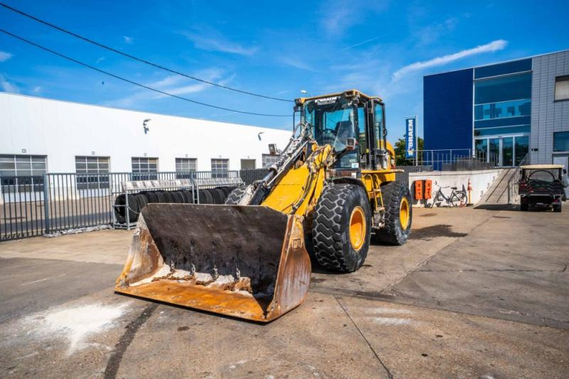 Caterpillar CAT 924G // GODET 3m3 - Pá carregadora de rodas: foto 1 Caterpillar CAT 924G // GODET 3m3 - Pá carregadora de rodas: foto 1