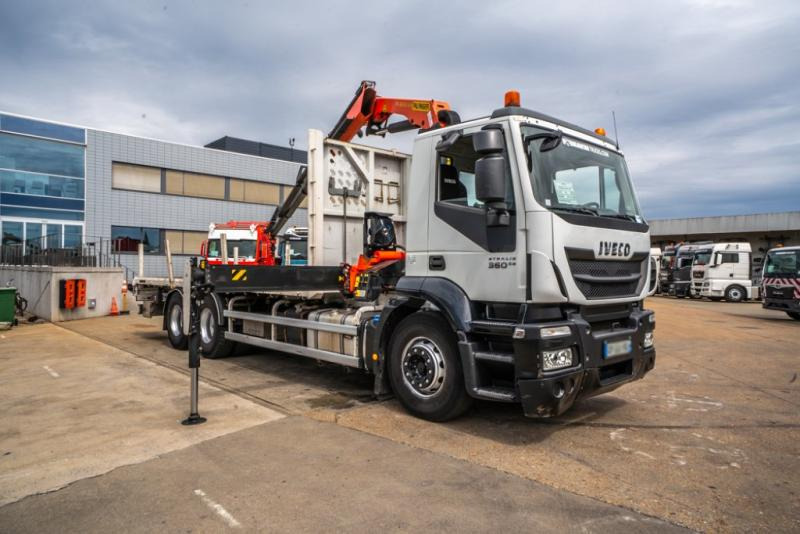 Iveco STRALIS 360 +PK 18002/3xExt. - Camião de caixa aberta/ Plataforma, Camião grua: foto 2 Iveco STRALIS 360 +PK 18002/3xExt. - Camião de caixa aberta/ Plataforma, Camião grua: foto 2