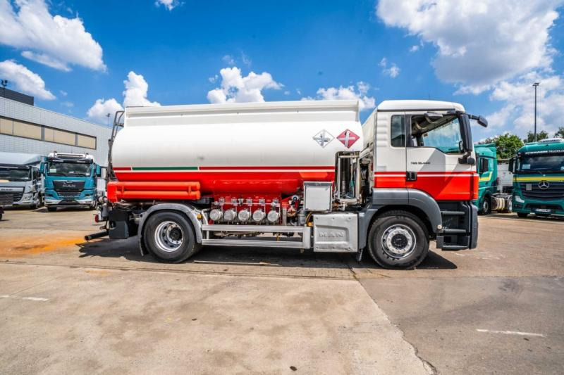 MAN TGS 18.400 BL+MAGYAR 13.500L / 5 COMP - Camião cisterna: foto 3 MAN TGS 18.400 BL+MAGYAR 13.500L / 5 COMP - Camião cisterna: foto 3