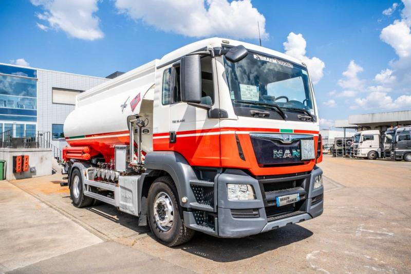 MAN TGS 18.400 BL+MAGYAR 13.500L / 5 COMP - Camião cisterna: foto 2 MAN TGS 18.400 BL+MAGYAR 13.500L / 5 COMP - Camião cisterna: foto 2