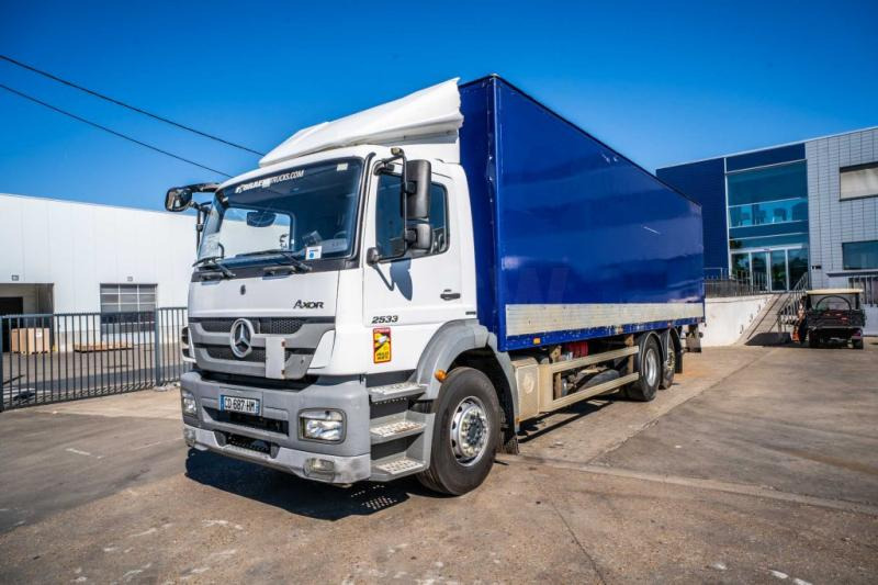 Mercedes AXOR 2533 - Camião furgão: foto 1 Mercedes AXOR 2533 - Camião furgão: foto 1