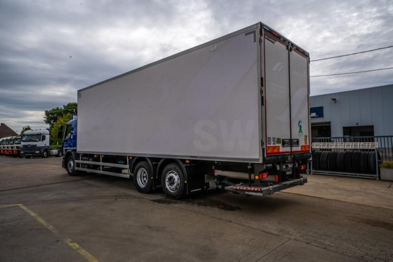 Renault D WIDE 380 DXI+CARRIER SUPRA 1150 Mt + DHOLLANDIA 2T - Camião frigorífico: foto 5 Renault D WIDE 380 DXI+CARRIER SUPRA 1150 Mt + DHOLLANDIA 2T - Camião frigorífico: foto 5