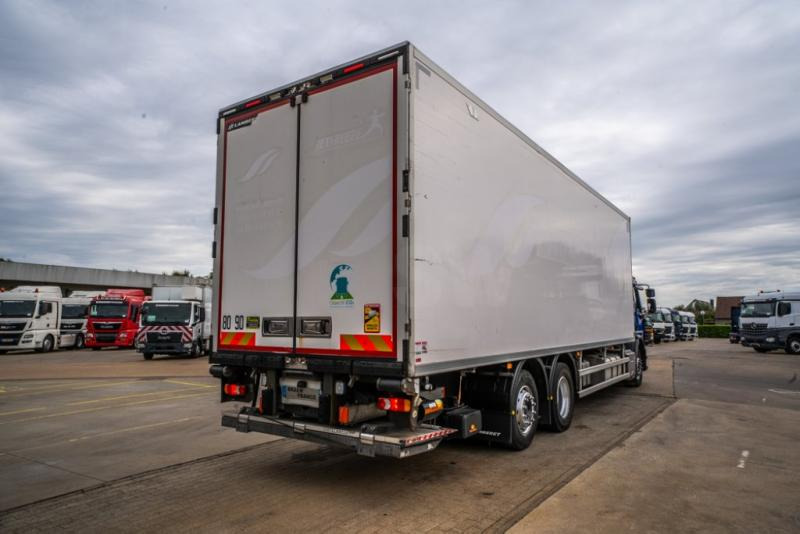 Renault D WIDE 380 DXI+CARRIER SUPRA 1150 Mt + DHOLLANDIA 2T - Camião frigorífico: foto 4 Renault D WIDE 380 DXI+CARRIER SUPRA 1150 Mt + DHOLLANDIA 2T - Camião frigorífico: foto 4