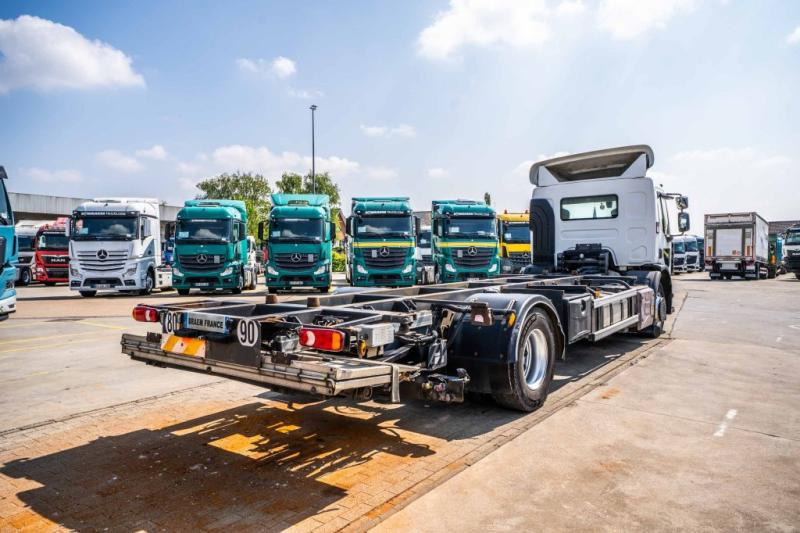 Renault D WIDE 380 DXI - Camião transportador de contêineres/ Caixa móvel: foto 5 Renault D WIDE 380 DXI - Camião transportador de contêineres/ Caixa móvel: foto 5