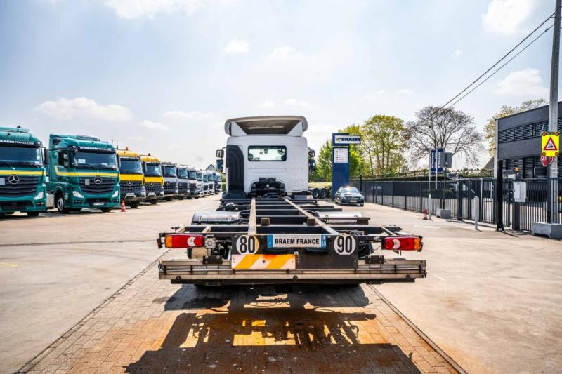 Renault D WIDE 380 DXI - Camião transportador de contêineres/ Caixa móvel: foto 4 Renault D WIDE 380 DXI - Camião transportador de contêineres/ Caixa móvel: foto 4
